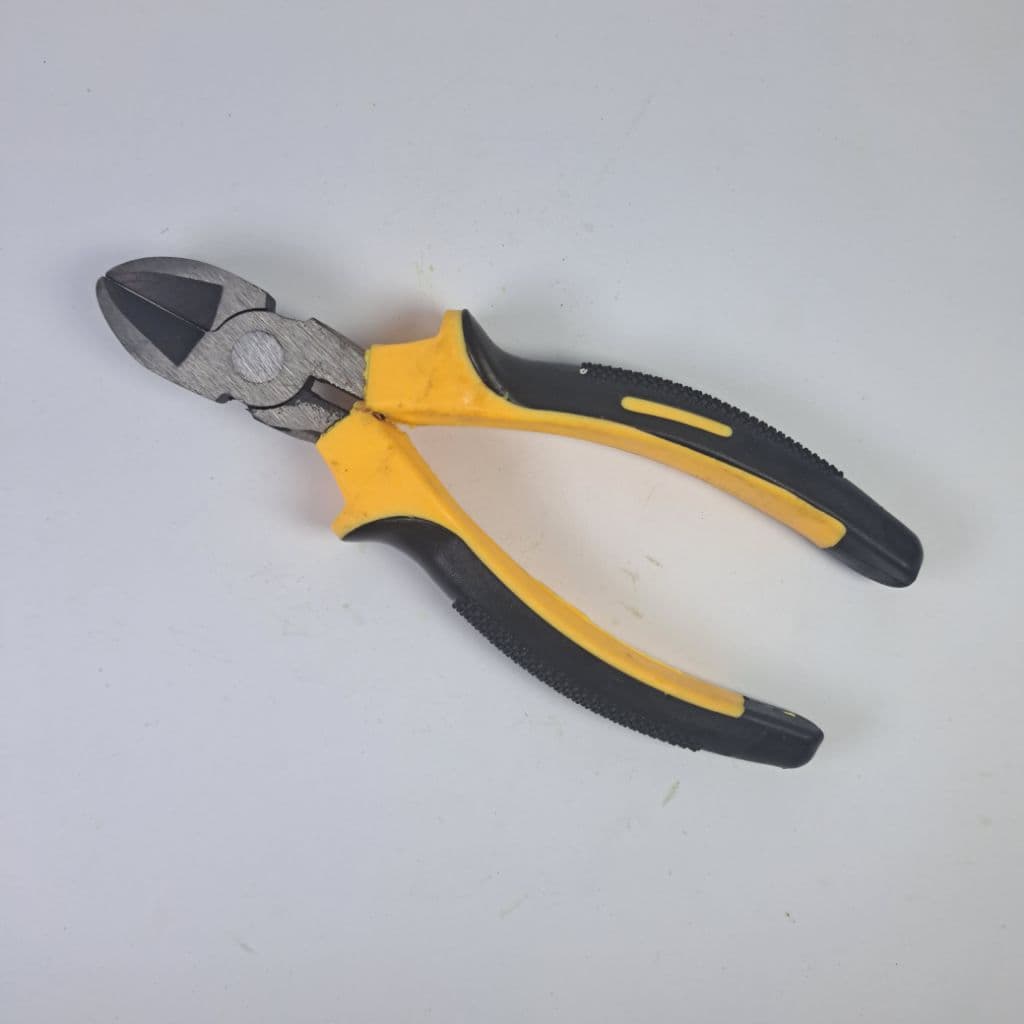 6" Diagonal Cutting Pliers with Rubber Handle